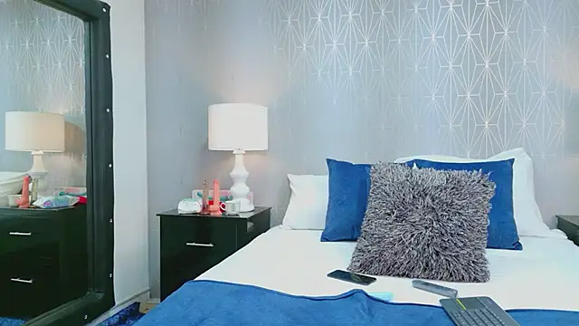 ZoeWilliis online show from February 13, 1:02 pm