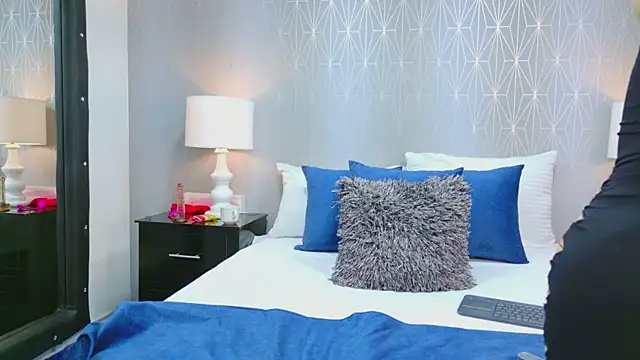 ZoeWilliis online show from December 17, 12:09 pm