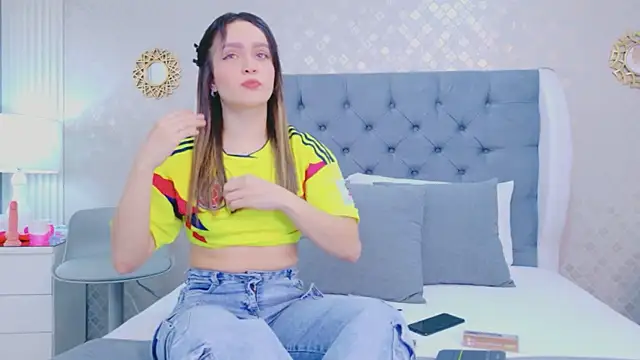 ZoeWilliis online show from June 23, 11:08 am