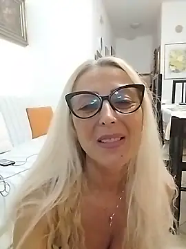  sexyBLONDE46  online show from May 3, 7:17 pm