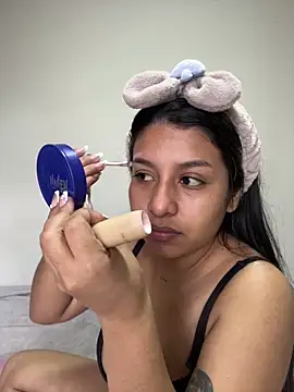  Chloe Smith online show from December 17, 2:54 pm