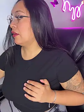 Snapshot of latina_curvy22 chatting on September 16, 6:16 pm latina curvy22 online show from September 16, 6:16 pm