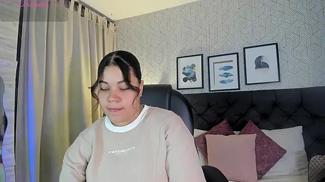 sophie  blare online show from July 7, 6:54 pm