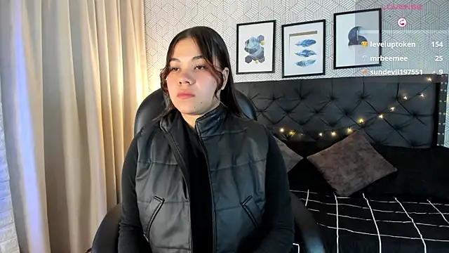 sophie  blare online show from February 10, 7:06 pm