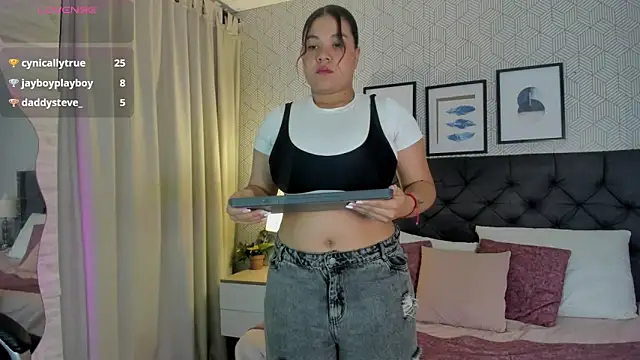sophie  blare online show from July 1, 7:02 pm