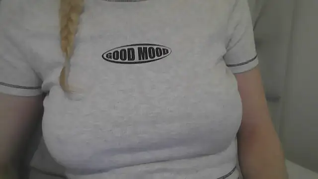 flirty babe x online show from October 9, 5:06 pm