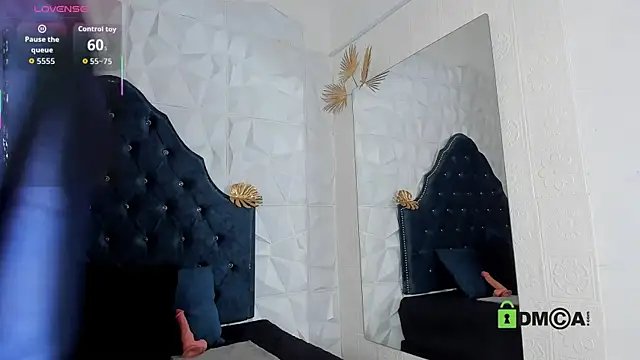 Snapshot of _mia_milf_ chatting on October 4, 3:45 am mia milf online show from October 4, 3:45 am