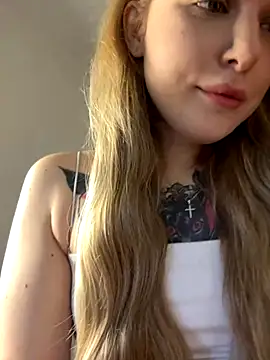Snapshot of elliss_ chatting on September 11, 7:31 am elliss online show from September 11, 7:31 am