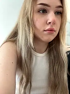 Snapshot of elliss_ chatting on September 30, 7:14 am elliss online show from September 30, 7:14 am