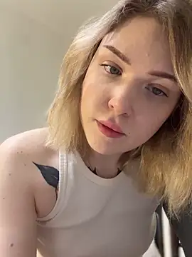 Snapshot of elliss_ chatting on October 24, 3:08 pm elliss online show from October 24, 3:08 pm