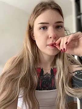 Snapshot of elliss_ chatting on September 19, 7:18 am elliss online show from September 19, 7:18 am