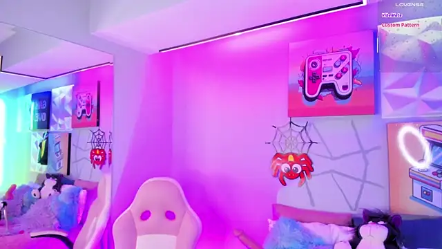 LindaWz  online show from October 31, 6:39 am