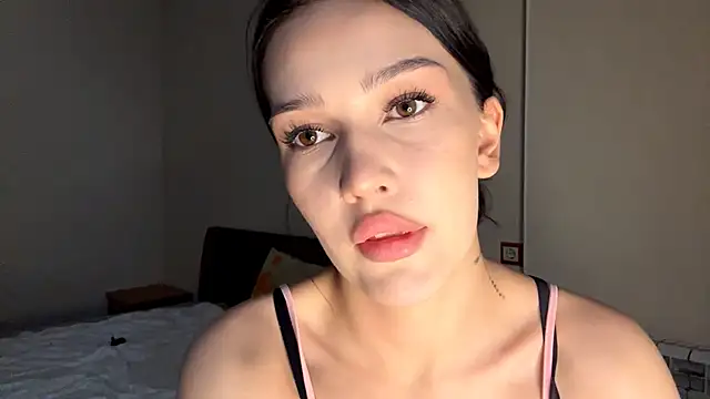 AuraJefcoat online show from May 4, 1:26 pm