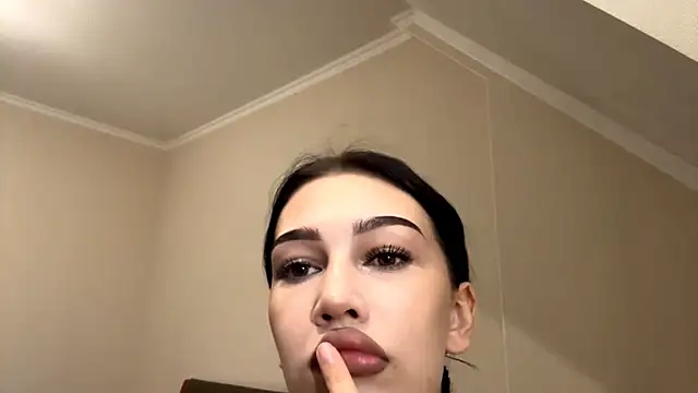 AuraJefcoat online show from May 1, 12:41 pm