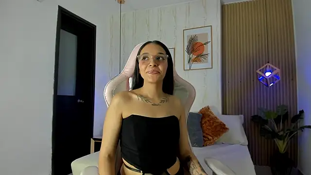 Roseaurora online show from November 29, 7:40 pm