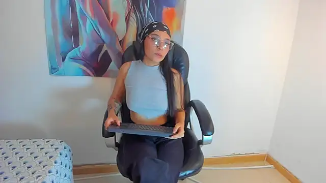 Roseaurora online show from October 23, 1:28 pm