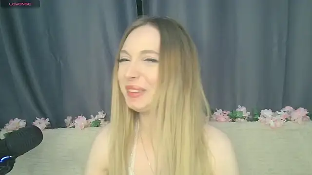 BabbbyFoxxx online show from October 29, 1:43 am