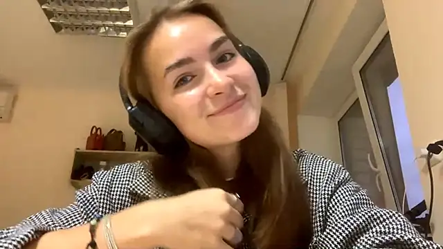 Snapshot of BunnyTiedeman chatting on September 9, 3:34 pm BunnyTiedeman online show from September 9, 3:34 pm