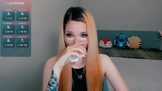 Snapshot of Kitten_Alissa chatting on October 15, 6:54 pm Kitten Alissa online show from October 15, 6:54 pm