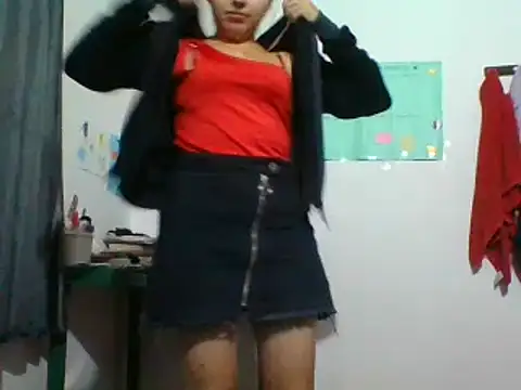 Snapshot of _Romilly_ chatting on October 18, 3:31 am  Romilly  online show from October 18, 3:31 am