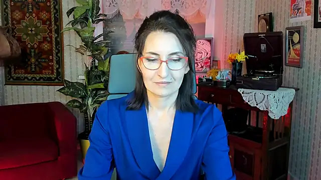 Snapshot of UnaTerra chatting on September 15, 9:39 am UnaTerra online show from September 15, 9:39 am