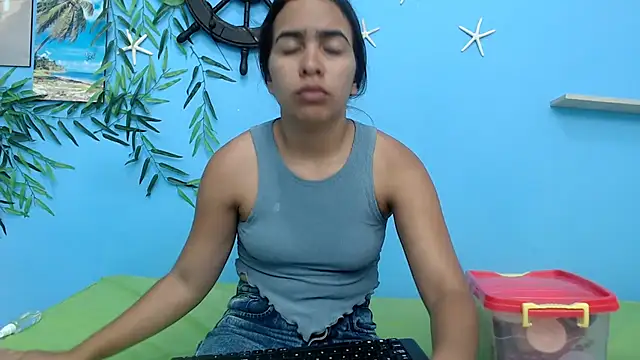 skinnysofia18 online show from July 19, 2:08 pm
