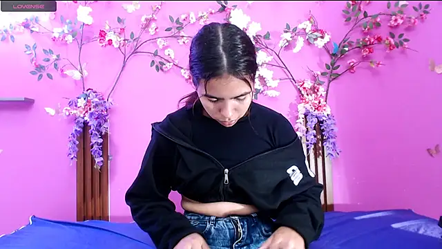 skinnysofia18 online show from July 2, 2:01 pm