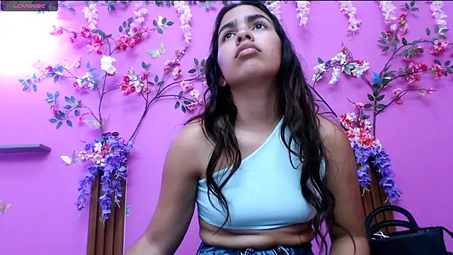 skinnysofia18 online show from June 18, 2:11 pm