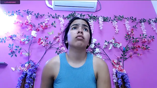 skinnysofia18 online show from July 1, 1:54 pm