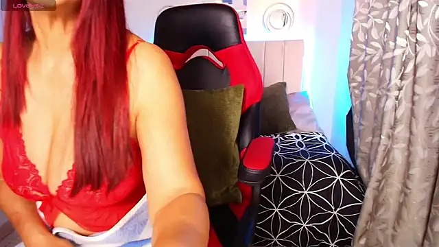 Snapshot of Naomi_Redd chatting on October 21, 8:24 pm Naomi Redd online show from October 21, 8:24 pm