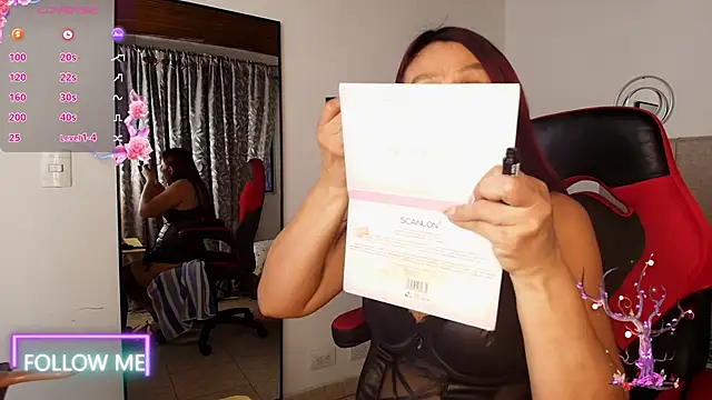 Naomi Redd online show from December 2, 10:45 pm