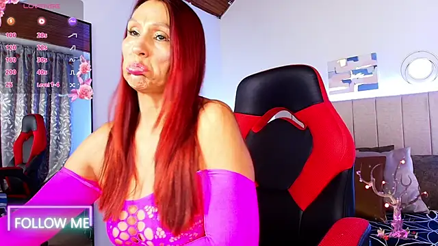 Naomi Redd online show from November 5, 8:03 pm