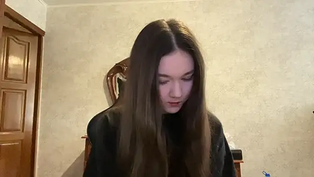 Snapshot of Pikmigirl18 chatting on September 12, 1:40 pm Pikmigirl18 online show from September 12, 1:40 pm