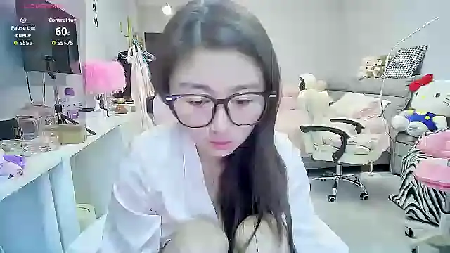 Snapshot of Diva_VVN chatting on September 29, 1:32 am Diva VVN online show from September 29, 1:32 am