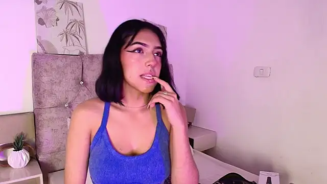 Dulce Bella  online show from March 6, 3:45 am