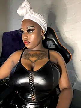 Snapshot of QUEEN_NOBUHLE_777 chatting on September 27, 10:33 am QUEEN NOBUHLE 777 online show from September 27, 10:33 am