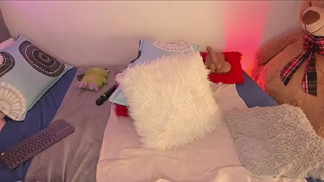 Elyross1  online show from November 17, 1:17 am