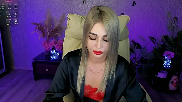 NikkiiStill online show from June 11, 1:05 am