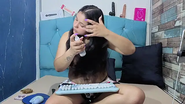 Yesamin Stone18 online show from July 18, 1:02 pm