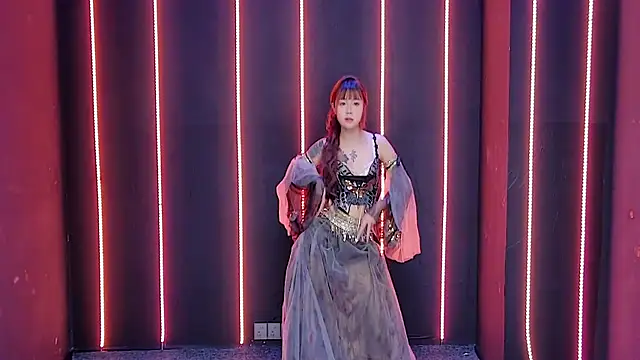 queen-001 online show from December 1, 2:31 pm