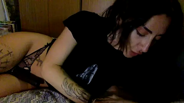 nikkaanderic online show from June 17, 10:44 pm