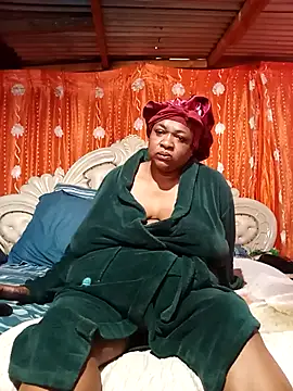 BUSTY QUEEEN online show from October 16, 6:16 am