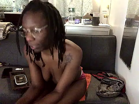 littyleesh1 online show from January 11, 9:42 pm