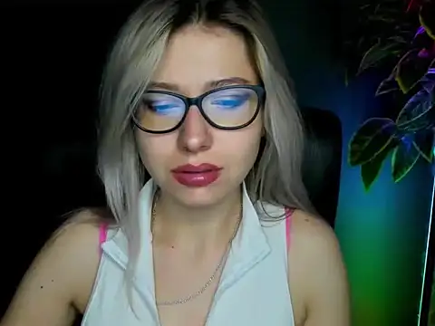 Snapshot of loveHeidi chatting on September 22, 4:11 am loveHeidi online show from September 22, 4:11 am