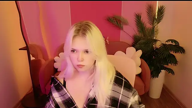 Snapshot of EmillyRogers chatting on October 1, 10:20 am EmillyRogers online show from October 1, 10:20 am