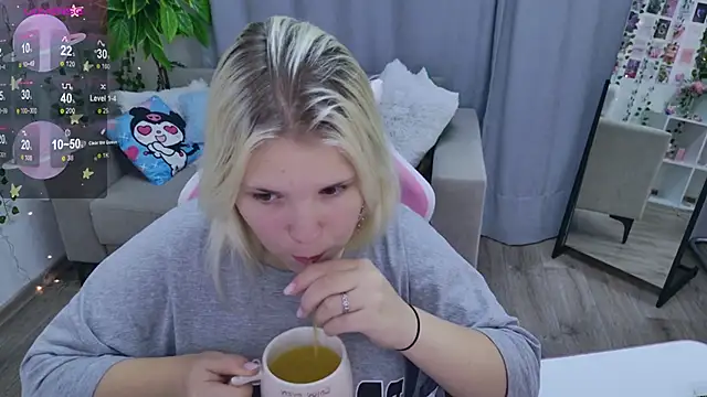 Snapshot of EmillyRogers chatting on September 14, 5:16 am EmillyRogers online show from September 14, 5:16 am