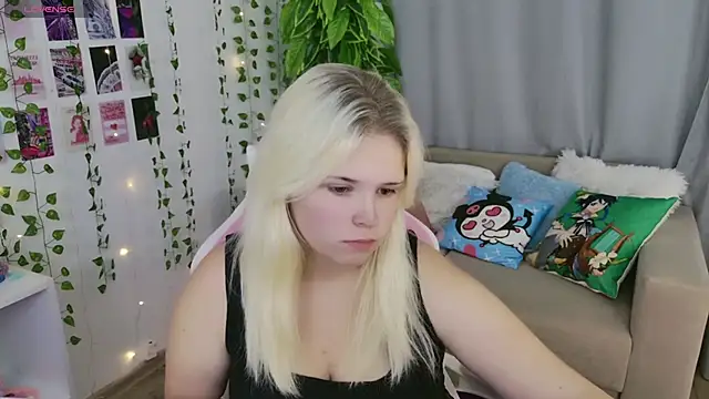 Snapshot of EmillyRogers chatting on September 22, 5:28 am EmillyRogers online show from September 22, 5:28 am