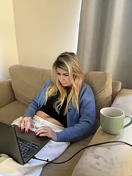 Snapshot of DesireDaisy chatting on September 22, 8:57 am DesireDaisy online show from September 22, 8:57 am