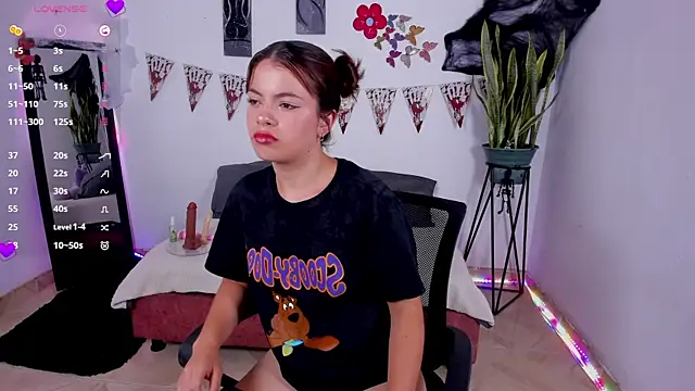 Snapshot of naughtypixie chatting on October 4, 5:24 am naughtypixie online show from October 4, 5:24 am