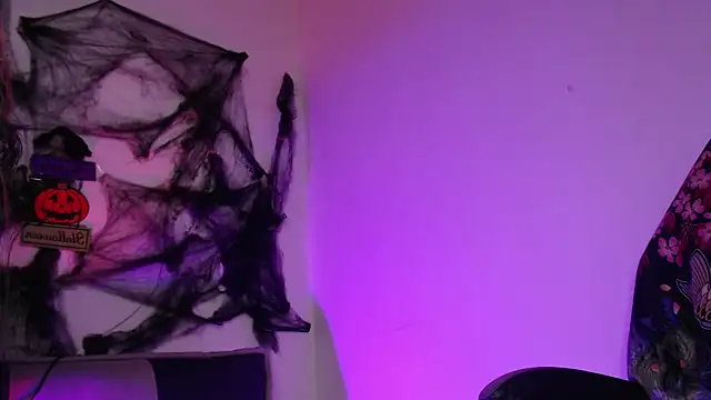 GwenHazel online show from October 30, 12:17 pm